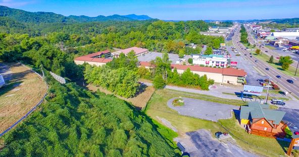 4020 Parkway , Pigeon Forge, TN 37863